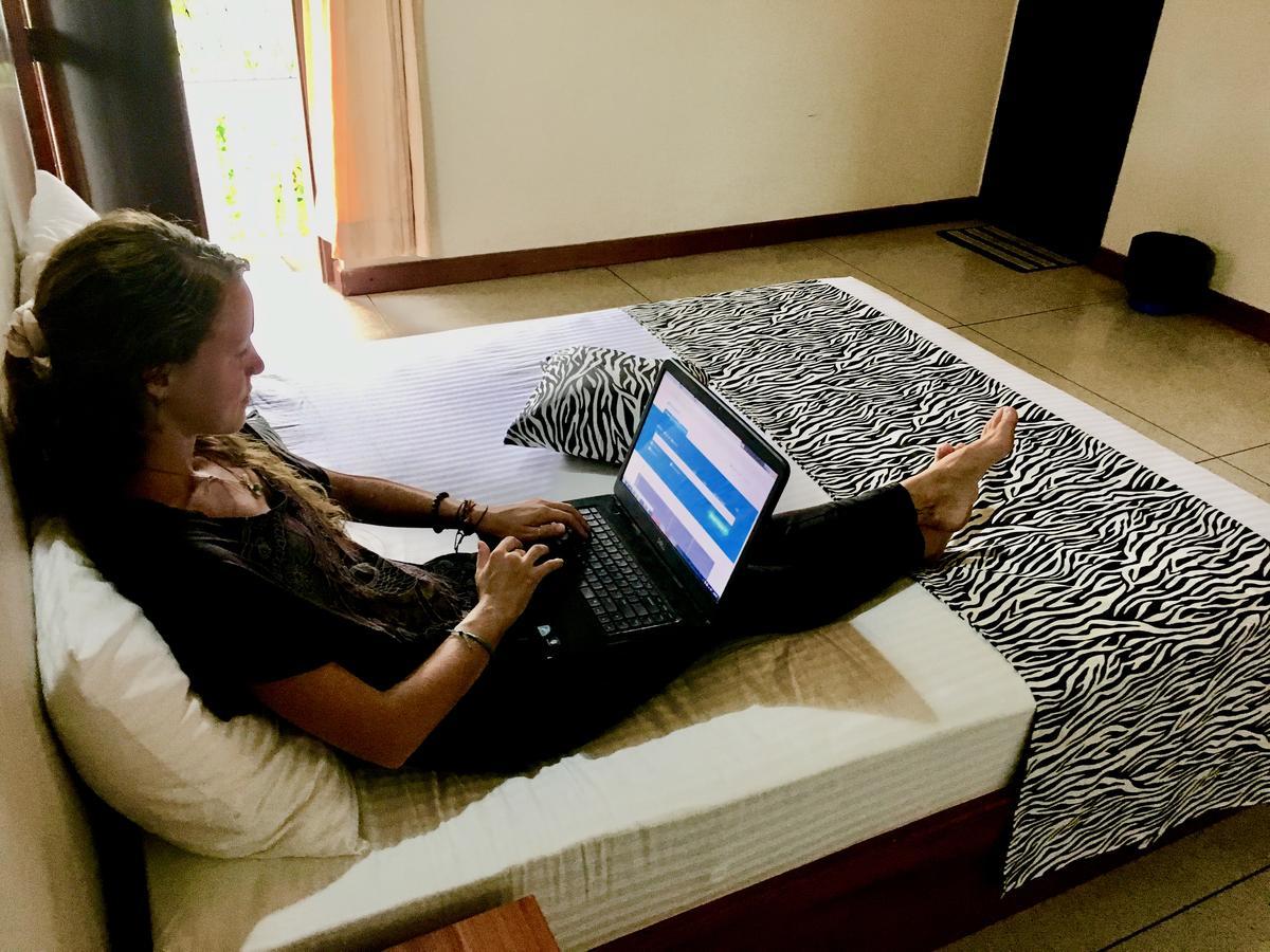 Trip "N" Chill Hostels Colombo Airport Катунаяка Екстер'єр фото