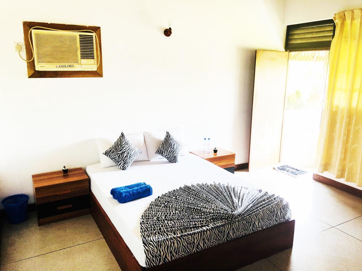 Trip "N" Chill Hostels Colombo Airport Катунаяка Екстер'єр фото