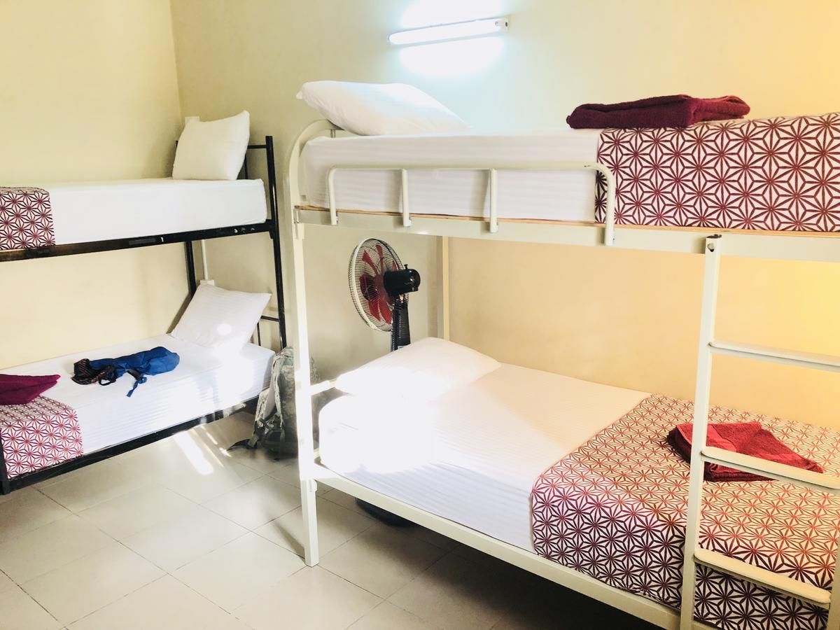 Trip "N" Chill Hostels Colombo Airport Катунаяка Екстер'єр фото