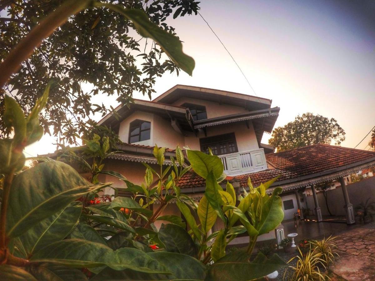 Trip "N" Chill Hostels Colombo Airport Катунаяка Номер фото